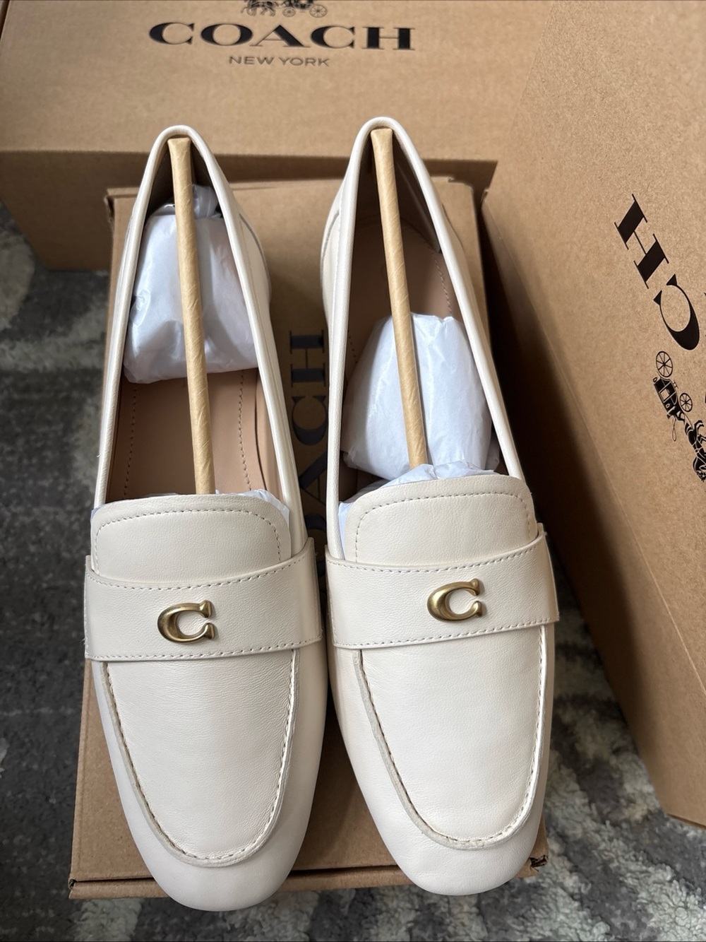 COACH Women’s Sculpted C Logo Round Toe Leather Loafers Chalk Color Size-7.5 New